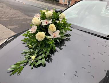 Украшение на машину свадебное, цветы на свадебный автомобиль