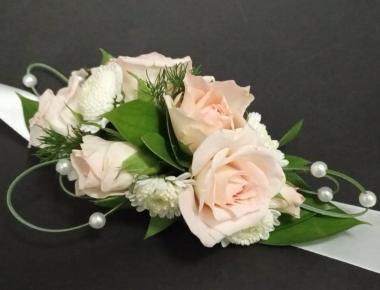 Браслет невесты или подружки невесты из искусственных цветов