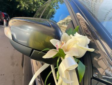 Цветы на свадебную машину — украшение машин цветами на свадьбу в Москве и Московской области