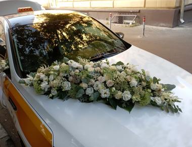Украшение машин цветами на свадьбу | Студия цветов и подарков 